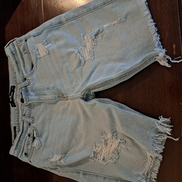 Shorts - Picture 3 of 4